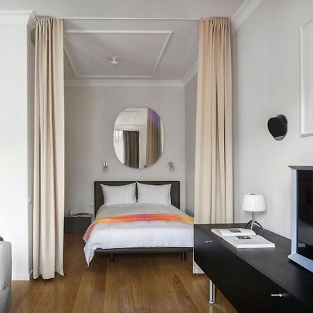 Design Studio Apartment With Balcony By Hostlovers Каунас Экстерьер фото