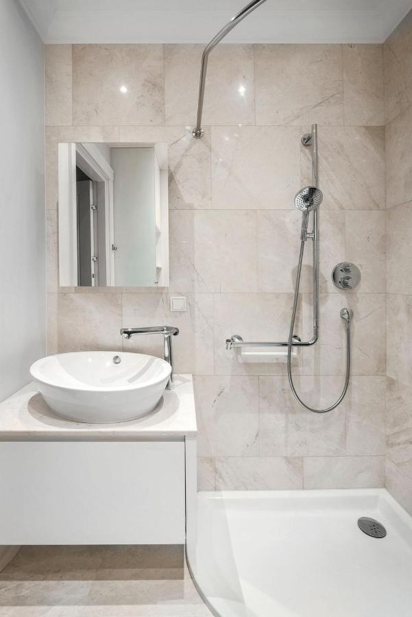 Design Studio Apartment With Balcony By Hostlovers Каунас Экстерьер фото