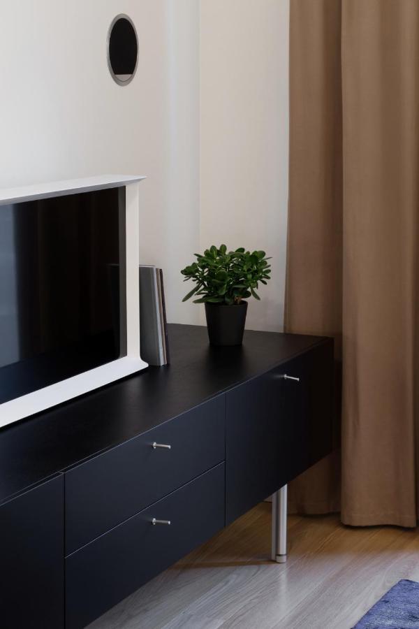 Design Studio Apartment With Balcony By Hostlovers Каунас Экстерьер фото
